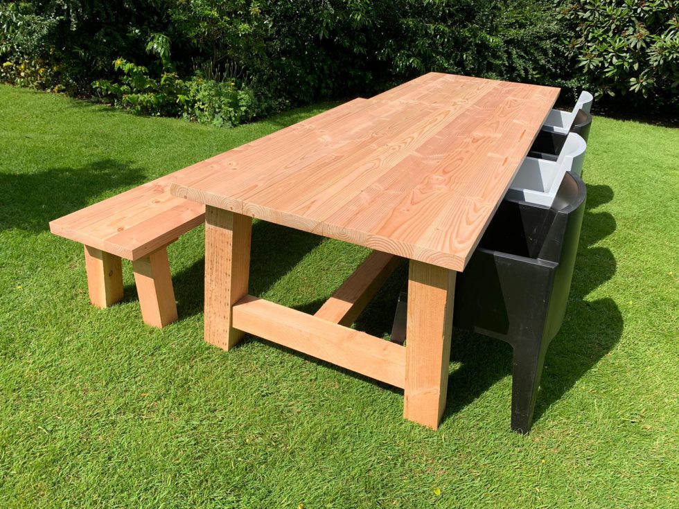 Tuintafel Douglas houten poten HOUT 1893