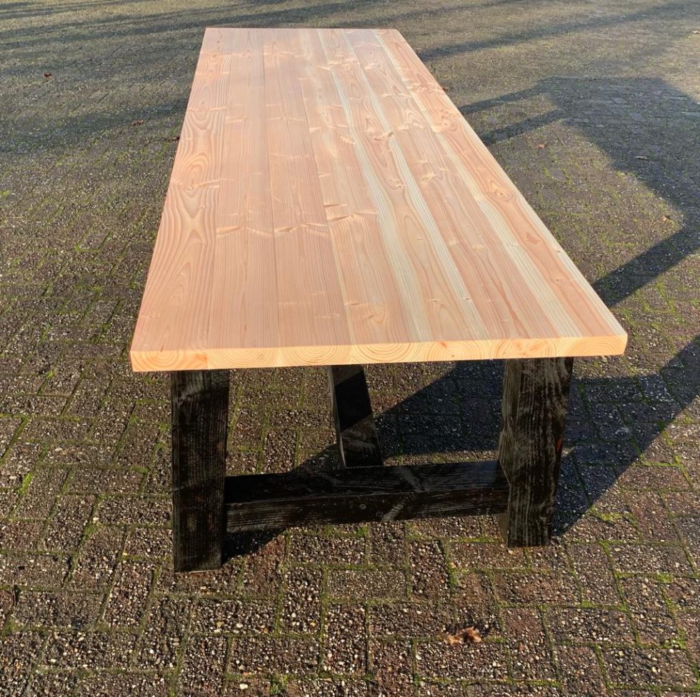 Tuintafel Douglas zwarte poten HOUT 1893